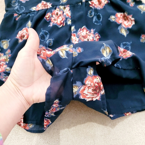 Abercrombie & Fitch Women's Navy Floral Jumpsuit Romper Long Sleeve Size 6 - Picture 10 of 10